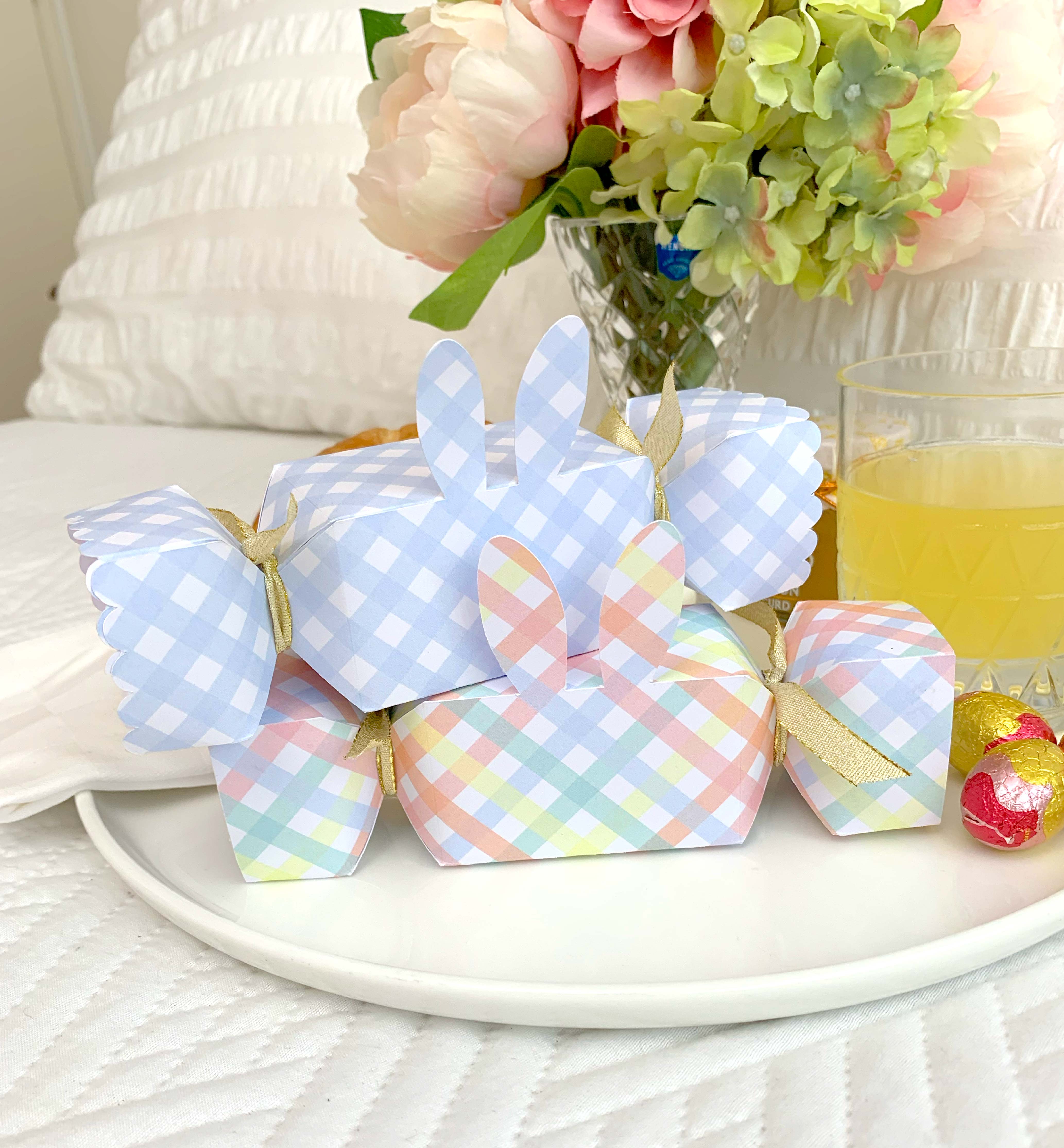 GIN-MLT-6-B2621 - GINGHAM - MULTI - EASTER BUNNY BONBON CRACKER design preview