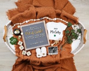 (Sonogram) Bassinet St Patrick's Day Pregnancy Announcement (Pot of Gold): Bassinet St Patrick's Day Pregnancy Announcement (Pot of Gold)