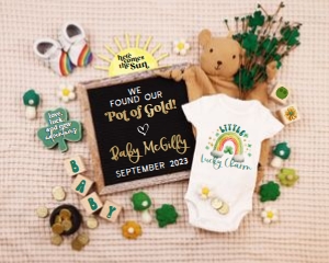 Retro 2 St Patrick's Day Pregnancy Announcement (Pot of Gold) design preview