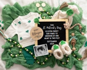 St-Patricks-Day-Shamrocks-Outfit-Pregnancy-Announcement: St-Patricks-Day-Shamrocks-Outfit-Pregnancy-Announcement